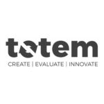 Logo met het woord „totem” in vetgedrukte letters; de „o” bevat een diagonale pijl. Daaronder staan de woorden: CREATE | EVALUATE | INNOVATE.